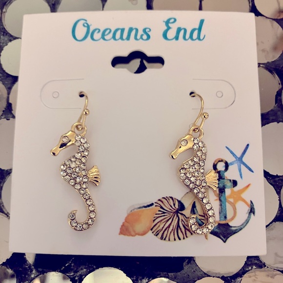 Oceans End Gold Tone Sea Horse Dangle Earrings NWOT - Picture 1 of 5